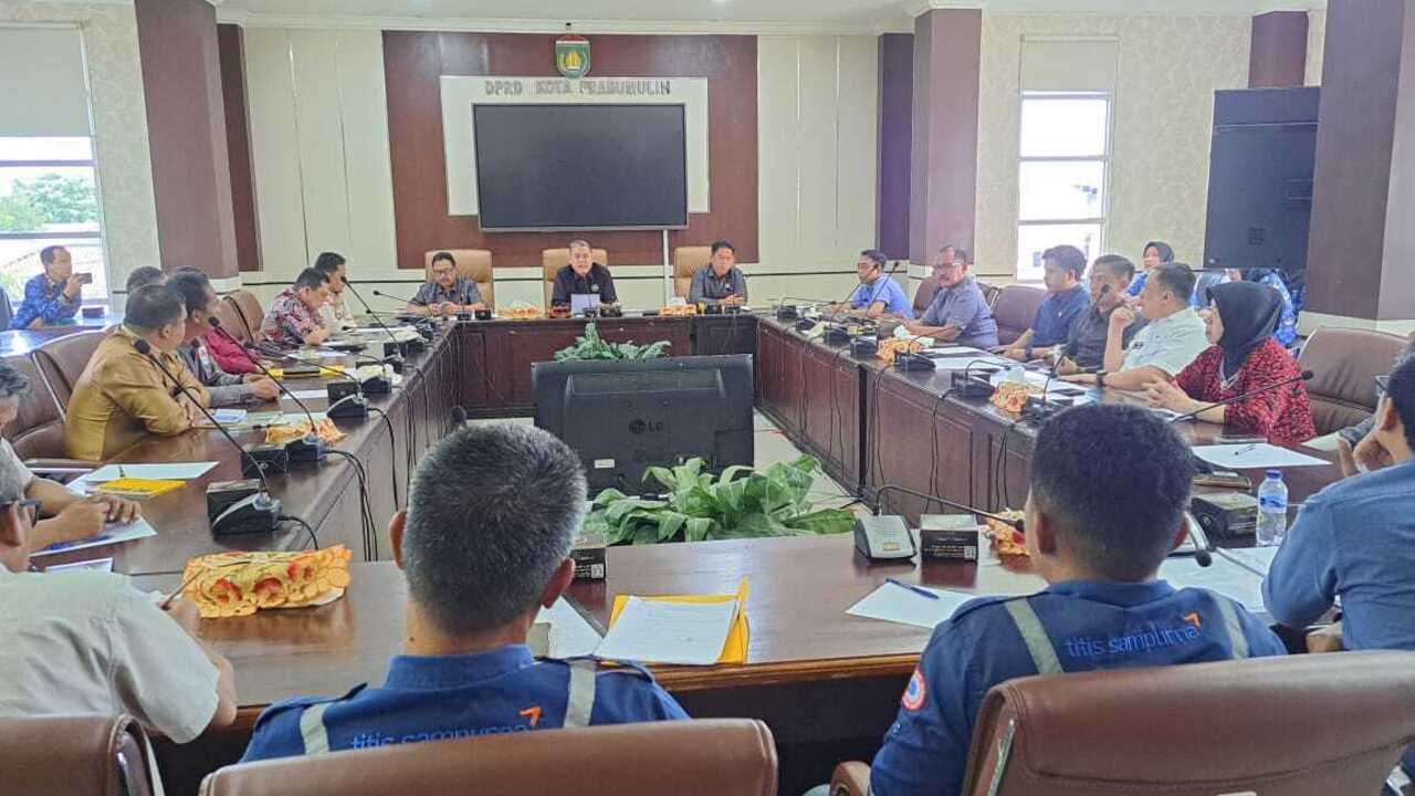 Rapat Dengar Pendapat di DPRD Prabumulih, Warga Tolak Tambal Jalan dan Tuntut Pengecoran Total