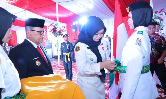 Resmi Kukuhkan 64 Anggota Paskibraka, Pj Walikota Palembang Tegaskan Tak Ada Larangan Jilbab