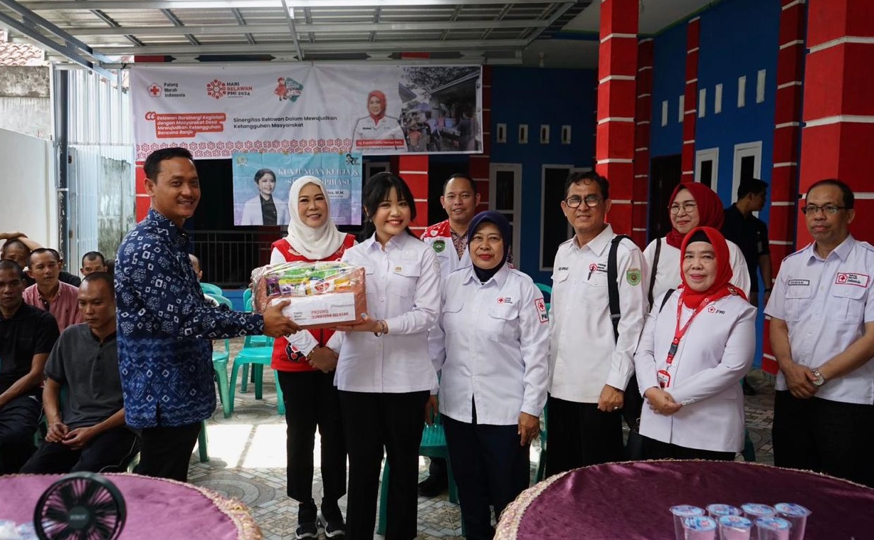 PMI Provinsi Sumsel Bersama dr Ratu Tenny Leriva Berikan Bantuan Kemanusiaan