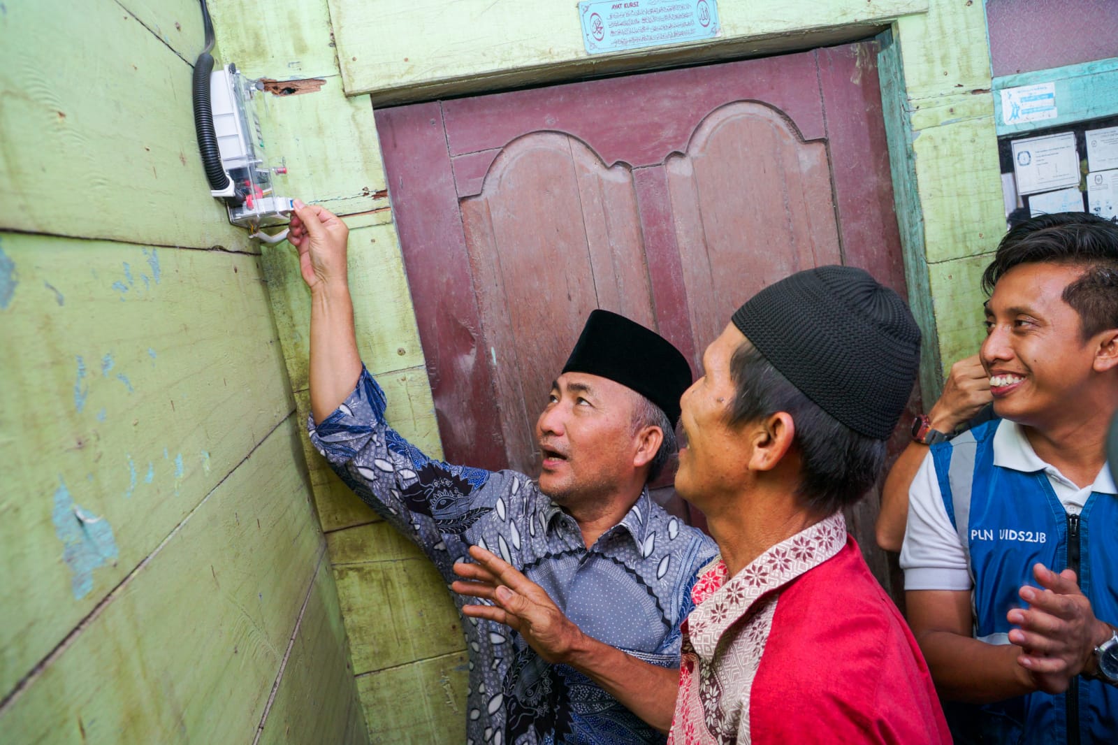 Puluhan Tahun Tanpa Aliran  Listrik PLN, Kini Dusun Tebing Indah Kecamatan Bayung Lencir Terang Benderang 