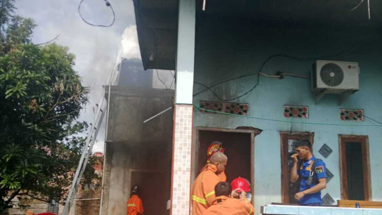 Respons Cepat Damkar Muba Berhasil Jinakkan Api di Sekayu, 40 Tabung Gas Selamat dari Ledakan
