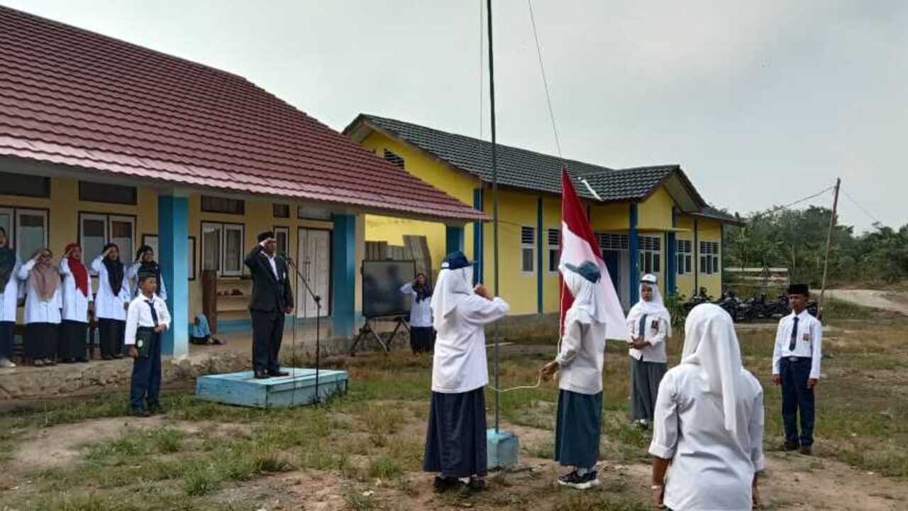 Pernah Rayakan HUT RI Dengan Bermodal Tiang Bambu dan Bendera Pemberian Dandim