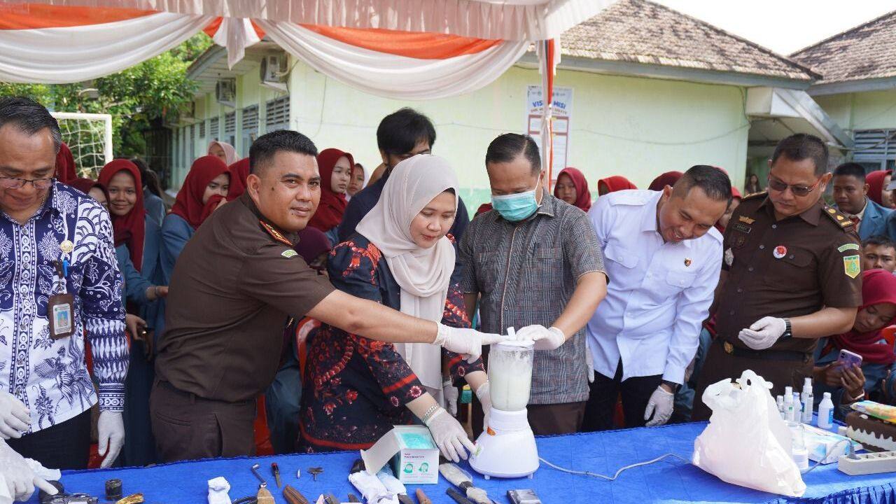Musnahkan Barang Bukti Inkracth: Upaya Tegas Cegah Peredaran Narkoba dan Kenakalan Remaja