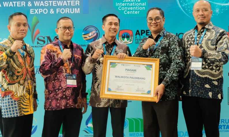 Ratu Dewa Torehkan Prestasi Nasional:Satu-Satunya Wali Kota di Sumatera Raih Penghargaan 100% Akses Air Bersih