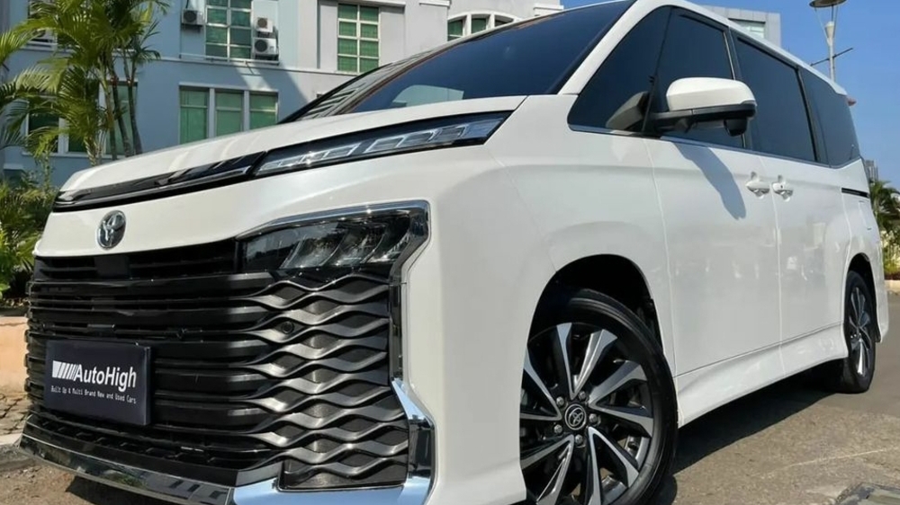 Punya Segudang Fitur Canggih Toyota Voxy Minivan Terlaris , Membuat Nissan Serena Mati Kutu