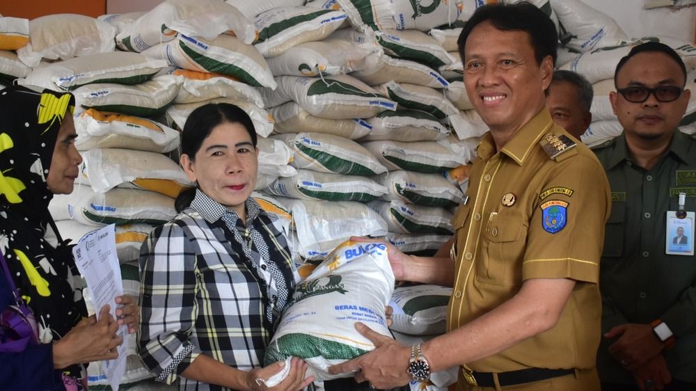 51.069 KPM di OKI Terima Bansos Beras 10 Kg Selama 6 Bulan 