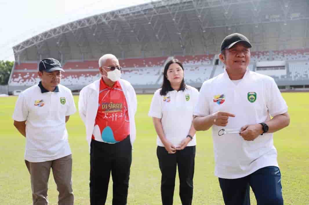 Gubernur Deru Tinjau Kesiapan Lapangan Stadion Gelora Sriwijaya untuk Piala Dunia U20