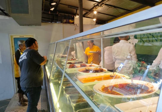 Nggak Perlu ke Malaysia, Mau Makan Nasi Kandar AW Ada di Palembang 2 Lauk Hanya Rp 20 Ribu 