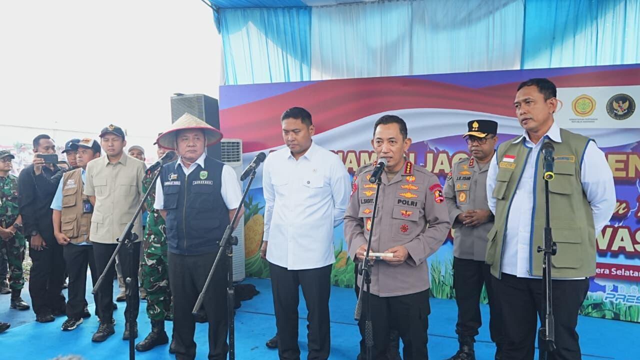 Dari Ogan Ilir, Kapolri Tanam Jagung dan Resmikan 57 Jembatan Merah Putih