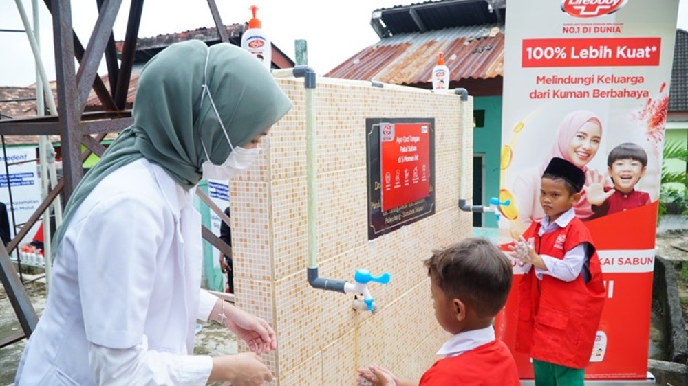 Kemenag RI dan Unilever Indonesia Melalui Lifebuoy Berkolaborasi Cetak Duta Santri di Ponpes SMB Palembang