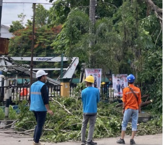 Gerak Cepat PLN Pulihkan Listrik Pasca Angin Puting Beliung di Muara Enim Sumatera Selatan