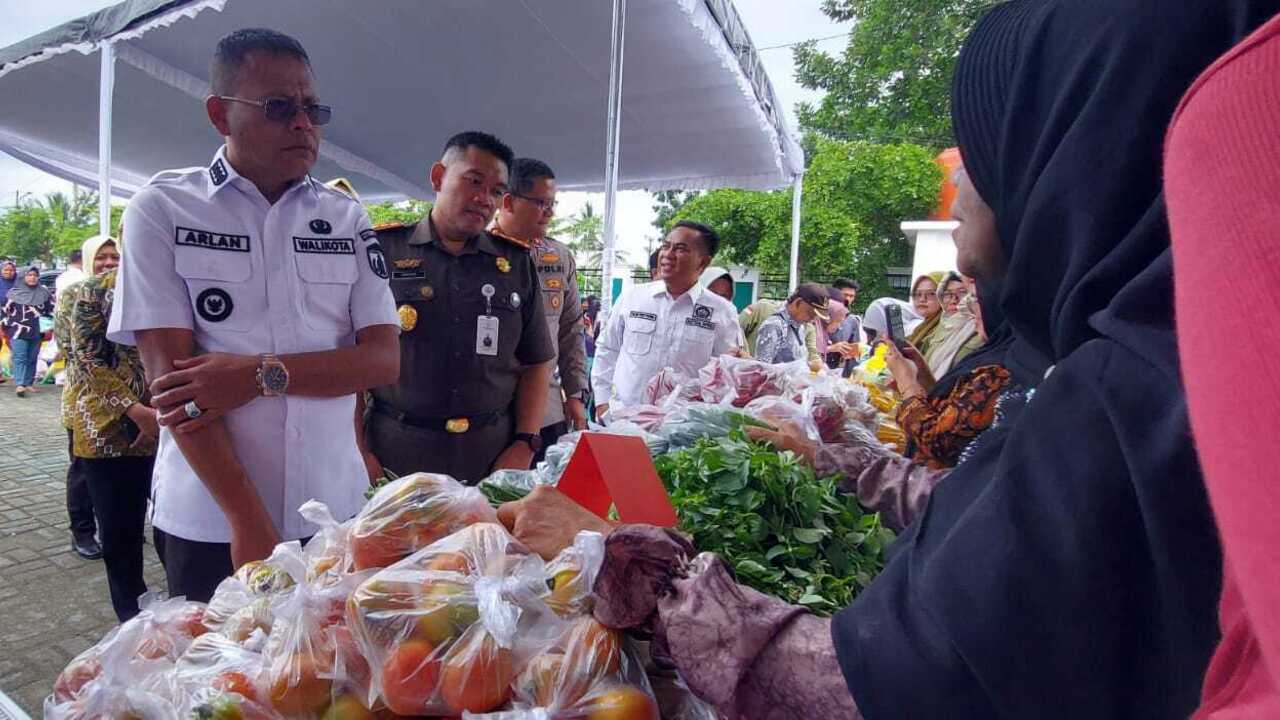 Kejaksaan Negeri Prabumulih Gelar Pasar Murah untuk Pulihkan Ekonomi Masyarakat dan Tekan Inflasi