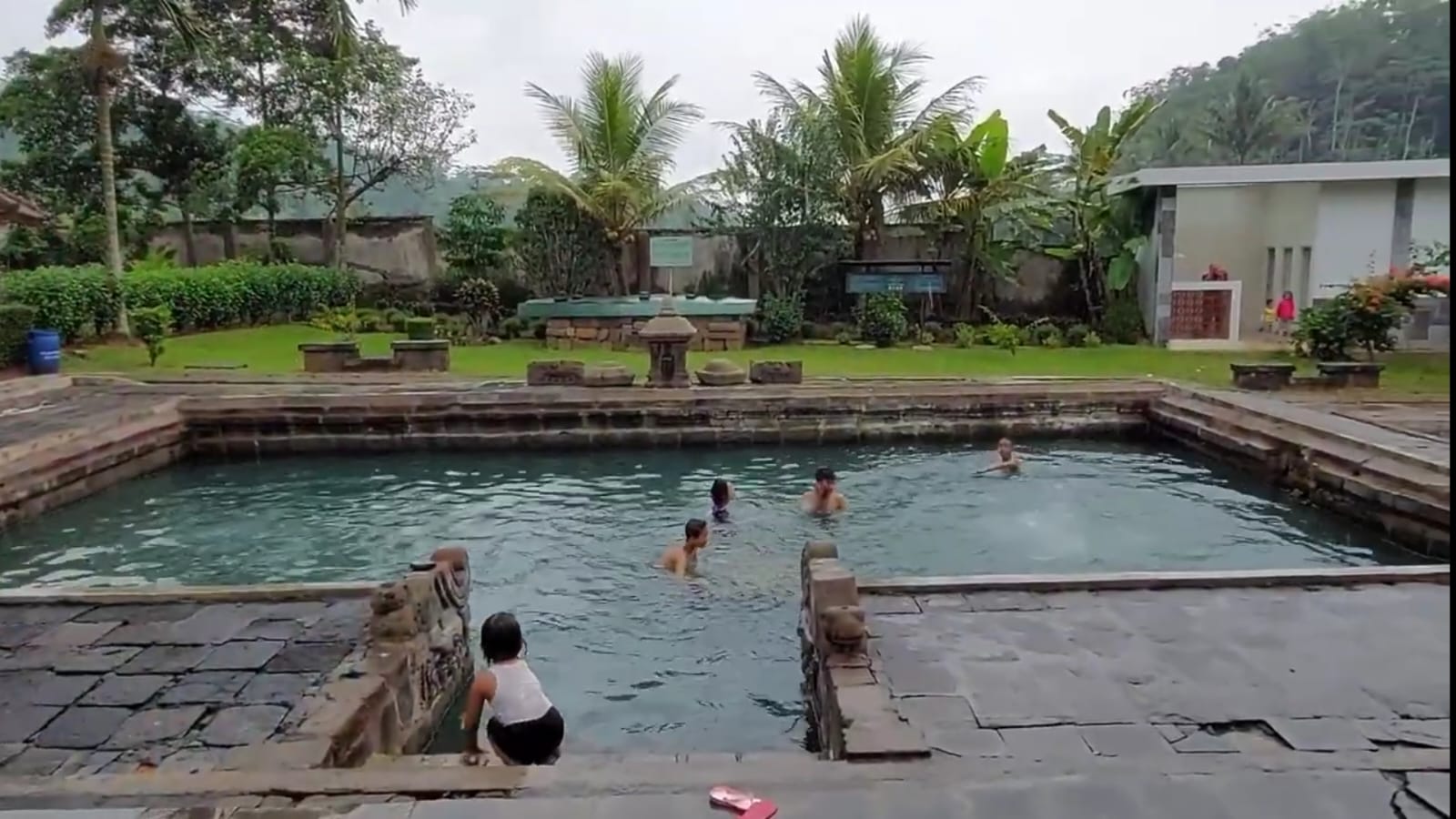 Surga Relaksasi di Candi Umbul Magelang: Keindahan Pemandian Air Panas yang Menyejukkan