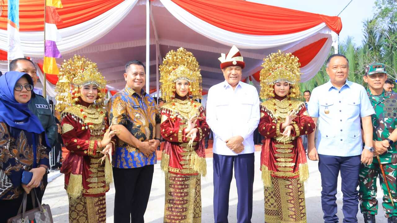 Cik Ujang Dampingi Menko Polkam Tinjau Kampung Nelayan Merah Putih Sungsang.