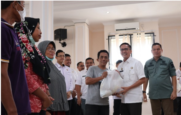 Sembako Gratis untuk Warga Kurang Mampu di Kecamatan Sako Palembang
