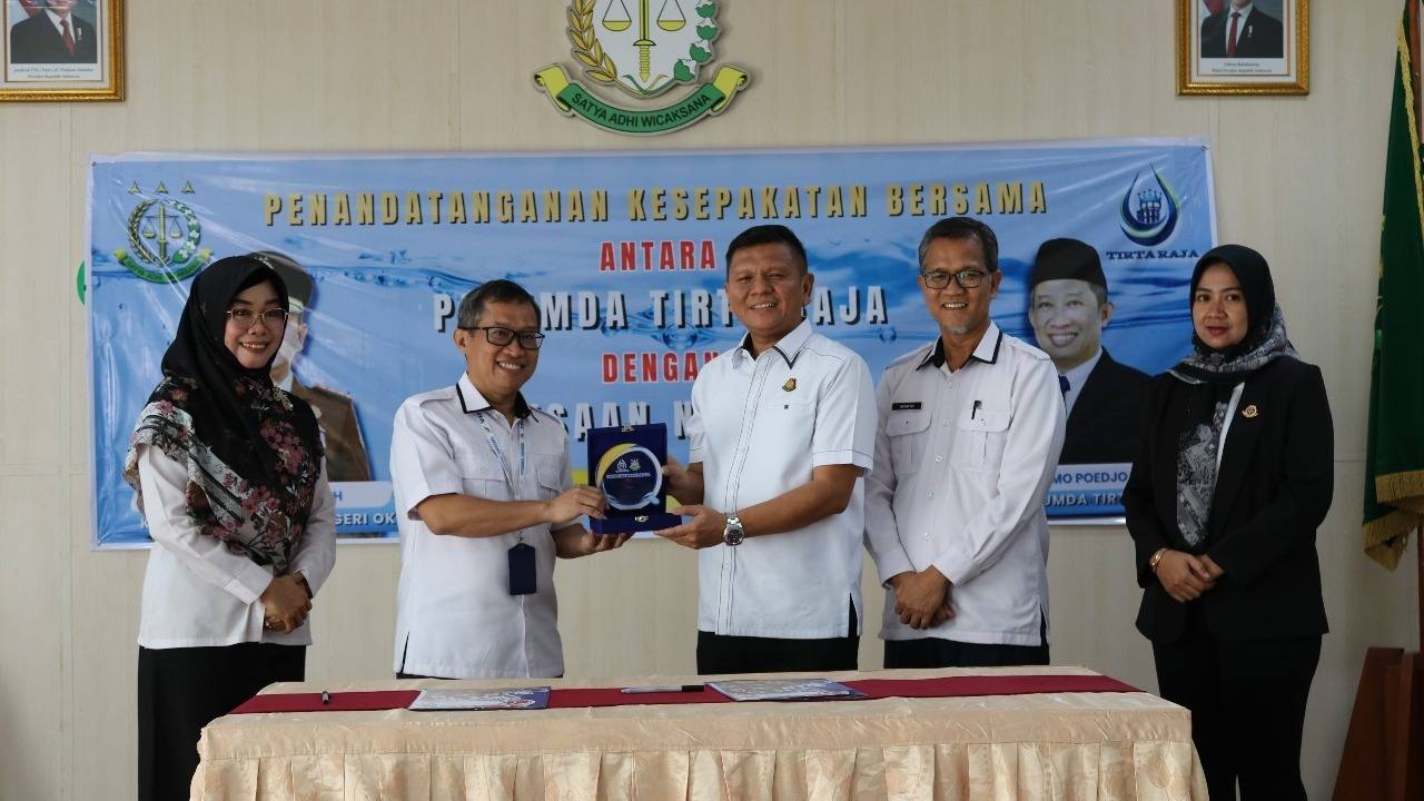 Kejari OKU Lakukan MoU Dengan Perumda Tirta Raja