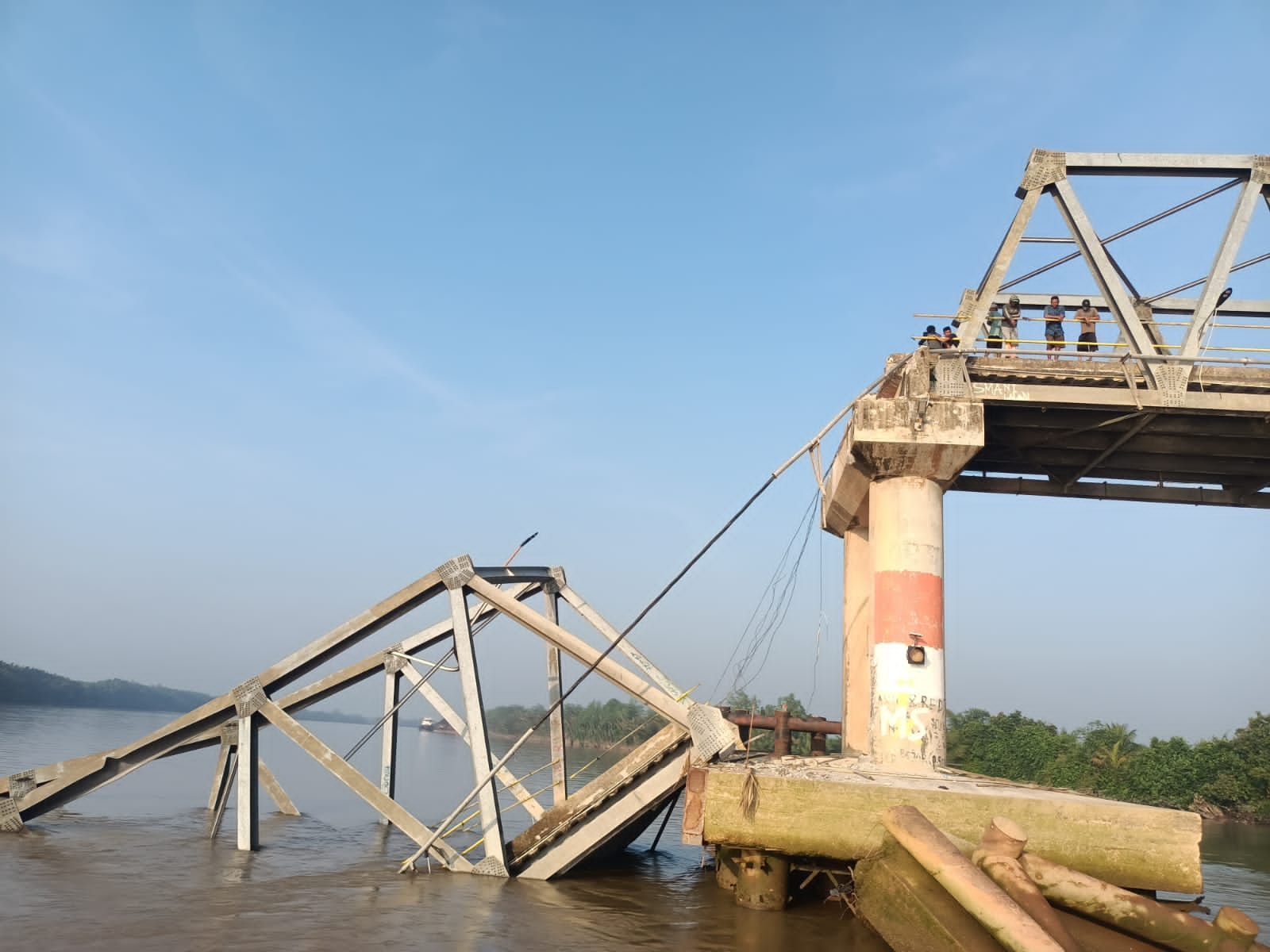 PLN Laporkan Kondisi Kelistrikan di Lalan Pasca Jembatan Ambruk Kembali Normal