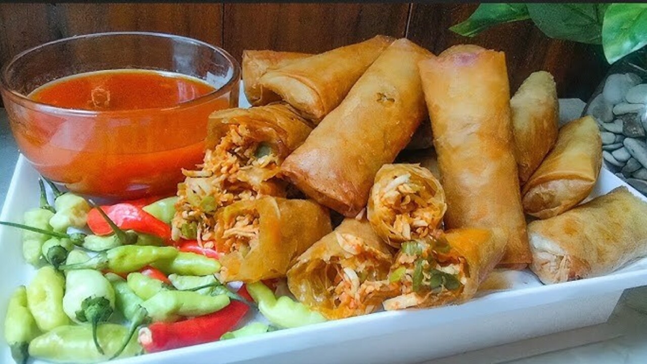 Lumpia Ayam Suwir, Camilan Tradisional yang Kian Digemari Generasi Muda