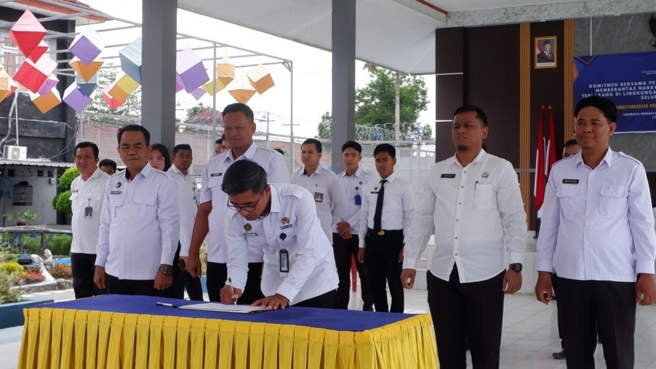 Lapas Kayuagung Tandatangani Komitmen Bersama Berantas Halinar di Lingkungan Pemasyarakatan