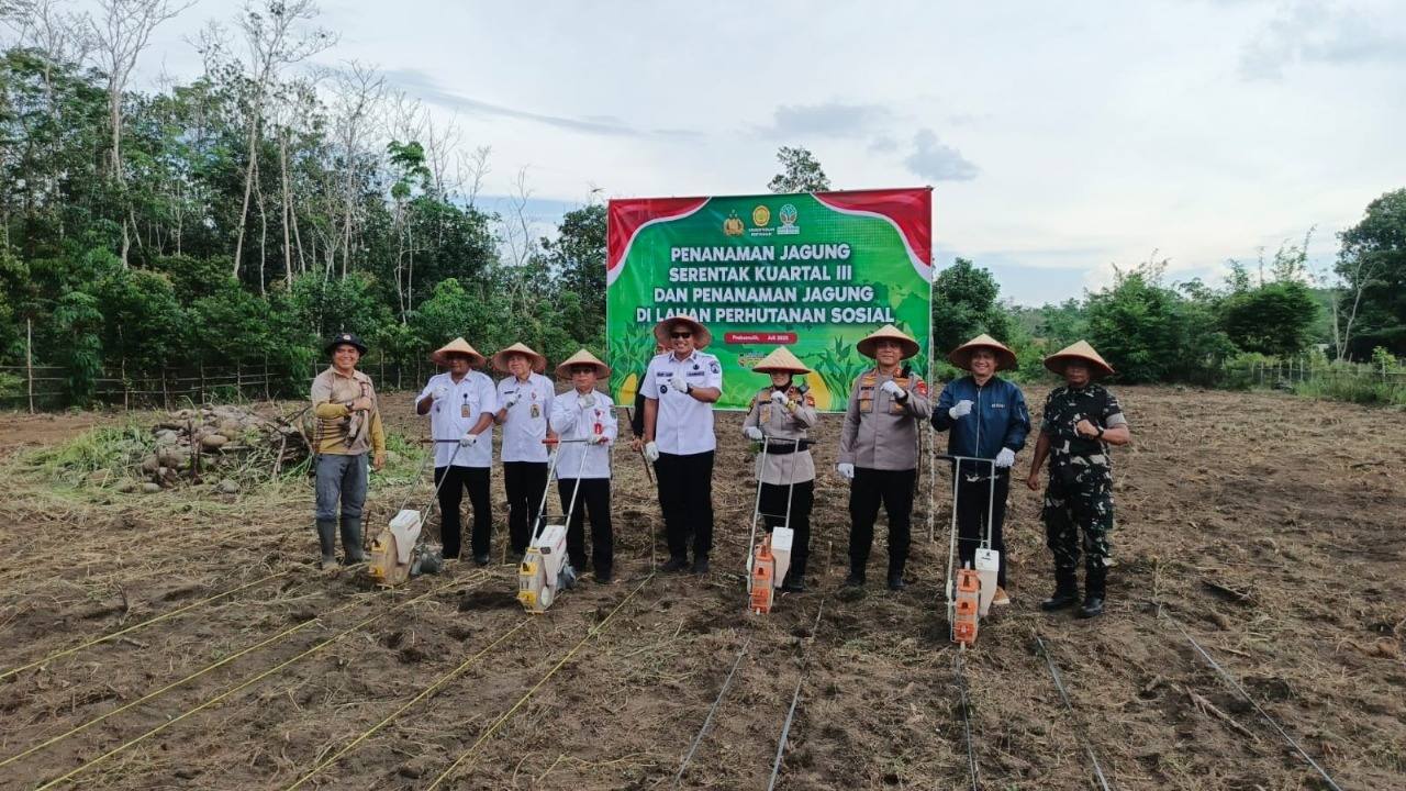 Wujudkan Ketahanan Pangan, Polres Prabumulih Optimalkan Perhutanan Sosial untuk Budidaya Jagung