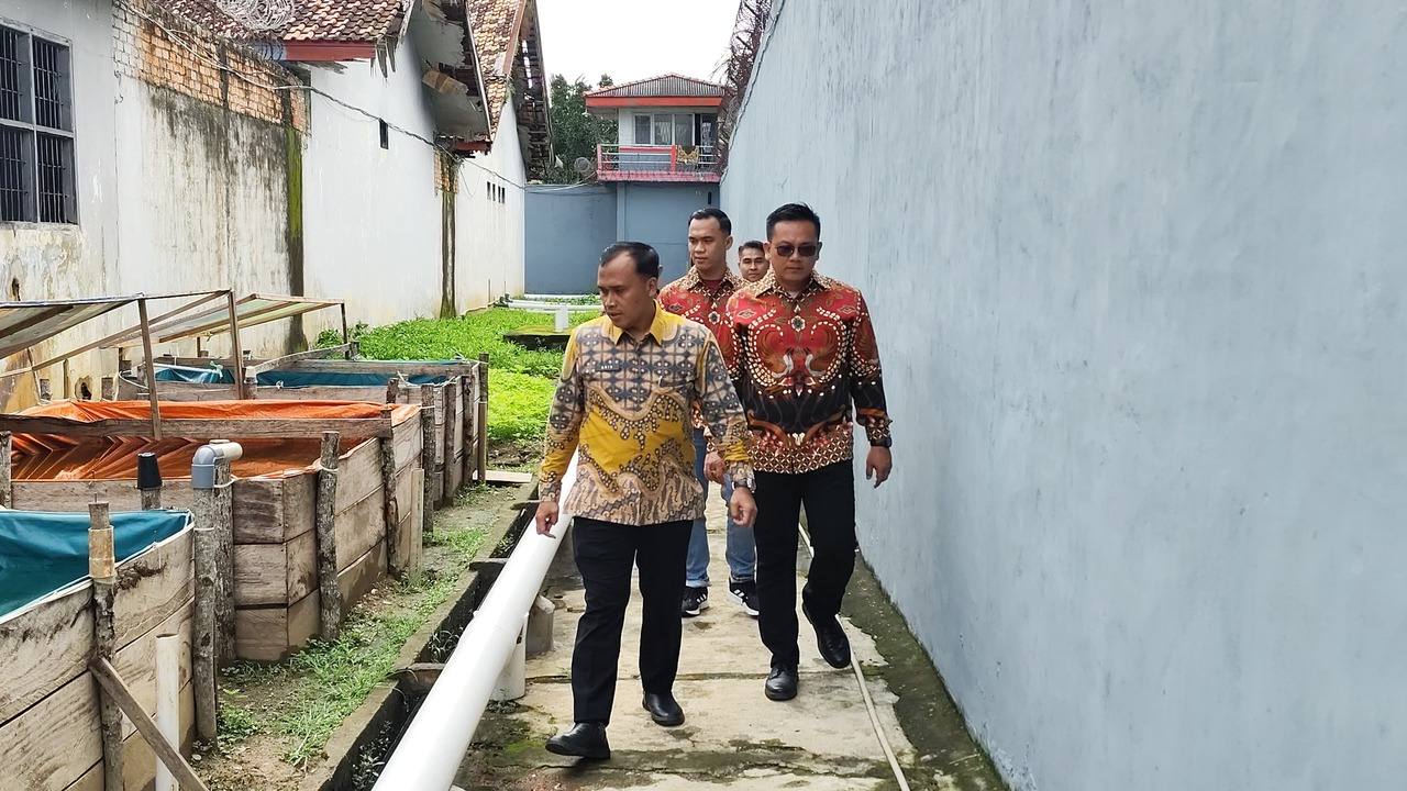 Langsung Gass, Perdana Kerja Kalapas Sekayu Aris Lakukan Kontrol Perdana Area Brandgang