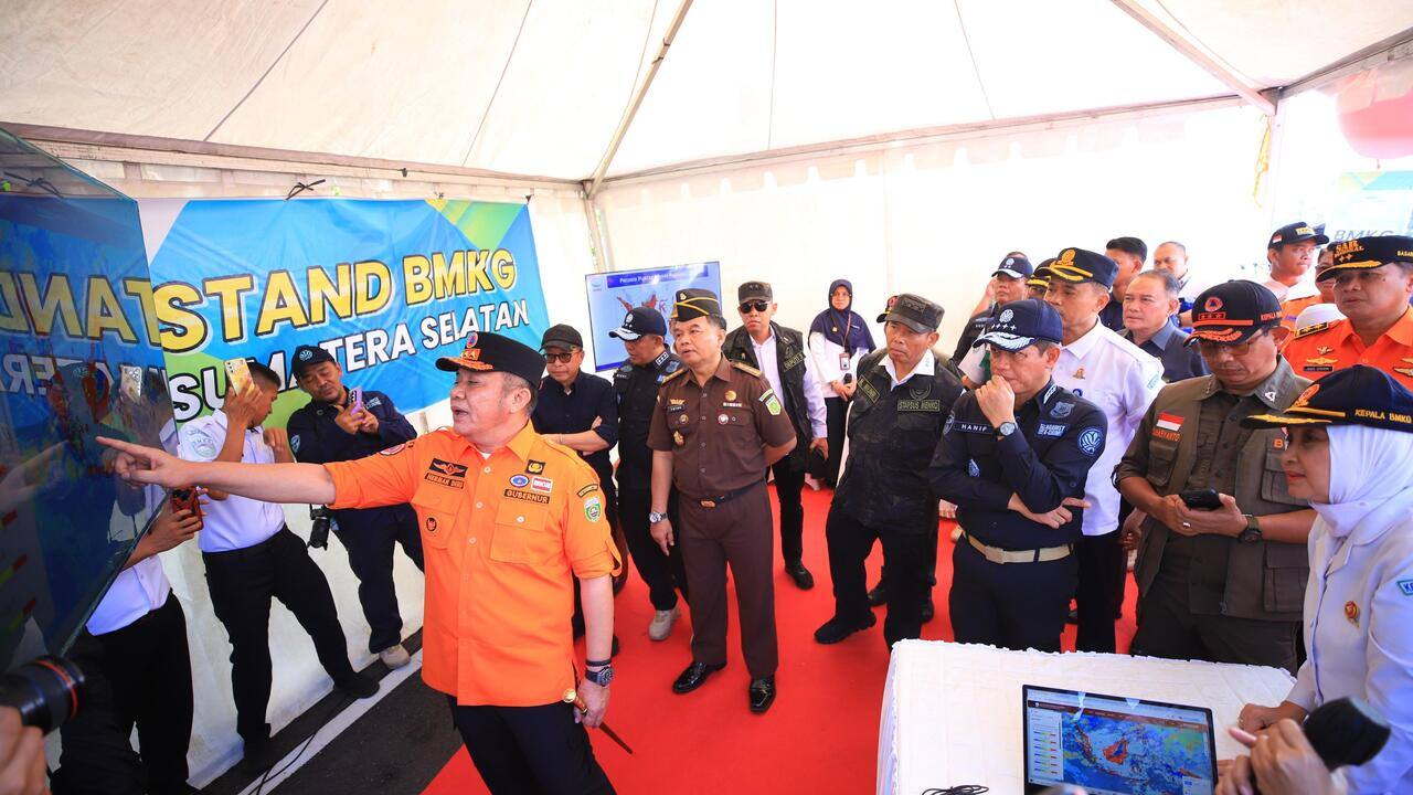 Pimpin Apel dan Simulasi Penanggulangan Karhutla, Menteri LH RI Puji Upaya Pemprov Sumsel Tekan Karhutla 2025
