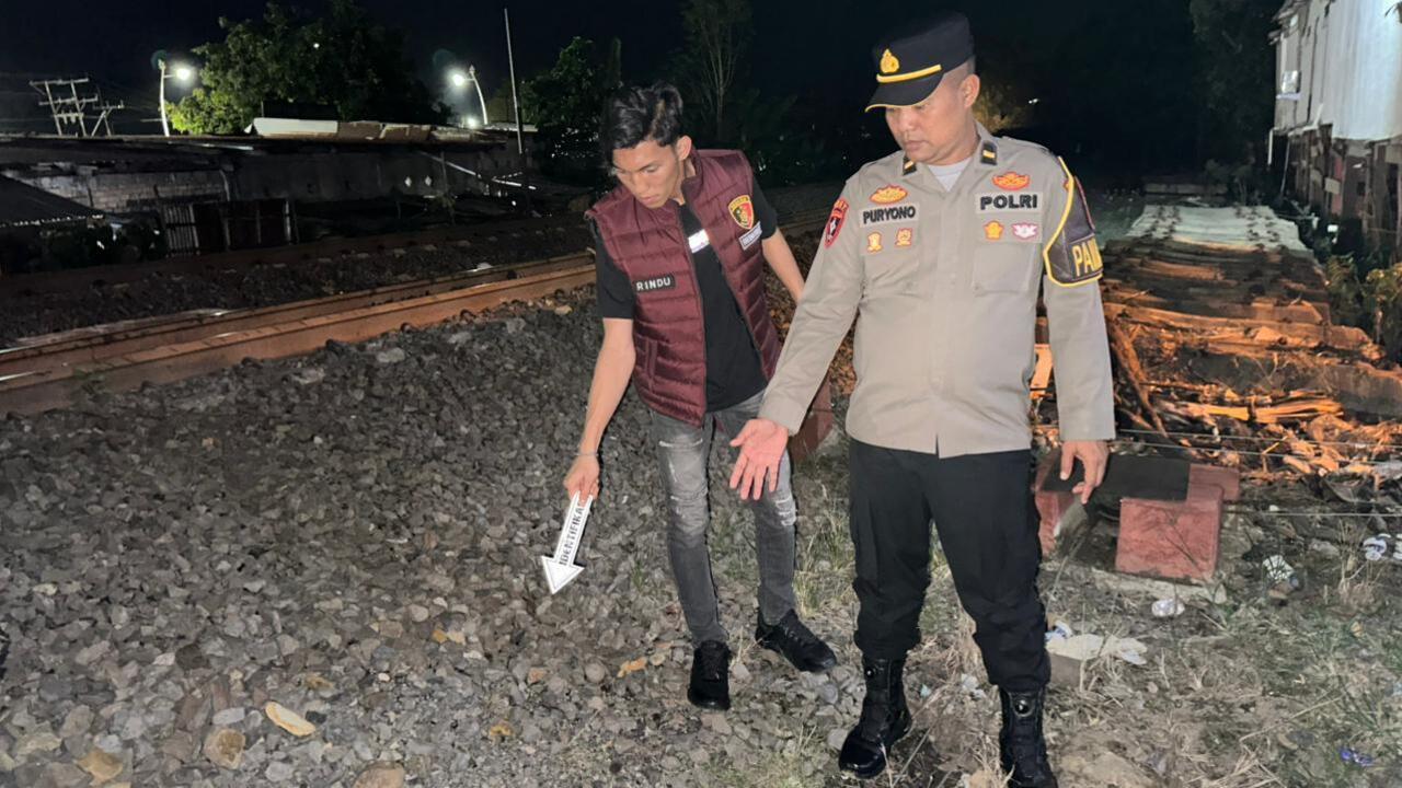 Nyaris Tewas Ditabrak KA, Terpental 7 Meter 