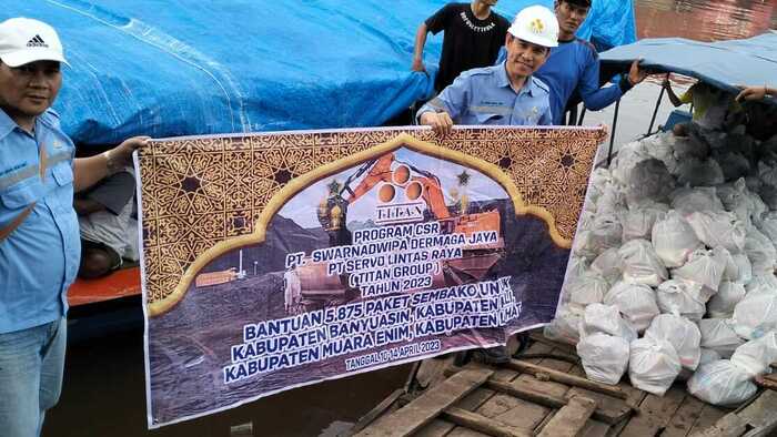 Titan Group Bagikan 5.875 Paket Sembako di Empat Kabupaten