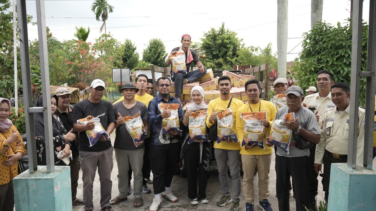 Berkah Ramadan Pusri Bagikan 28 Ribu Paket Bahan Pangan Gratis untuk Warga Lingkungan 