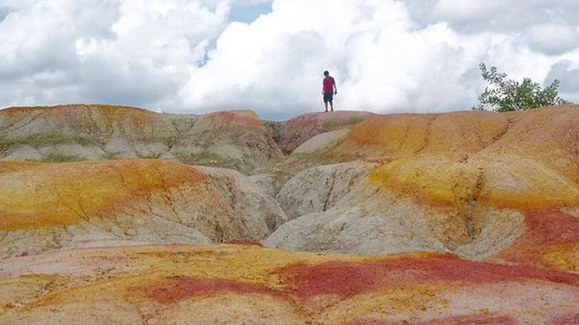 Bukit Dengan Keajaipan Warna Warni, Cocok Untuk Libur Akhir Tahun, Cek Lokasinya