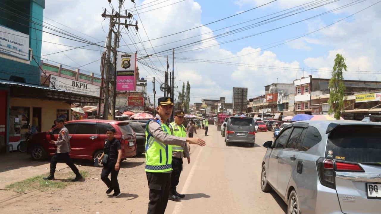 Padat Merayap di Sungai Lilin, Kapolres Muba Pimpin Langsung Pengamanan Arus Mudik