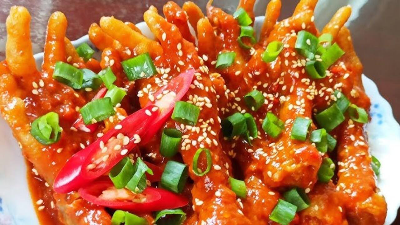 Dakbal : Kuliner Pedas Korea yang Mulai Populer di Kalangan Milenial Indonesia