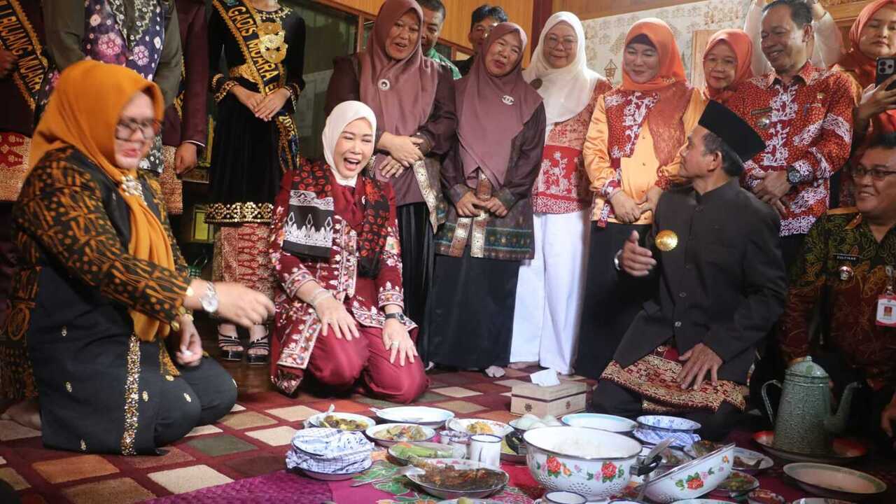Sayur Bawak Gulai Pikat Pengunjung Anjungan Muara Enim