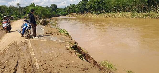 Jalan Pusar Diperbaiki Pakai Dana Aspirasi DPRD Provinsi