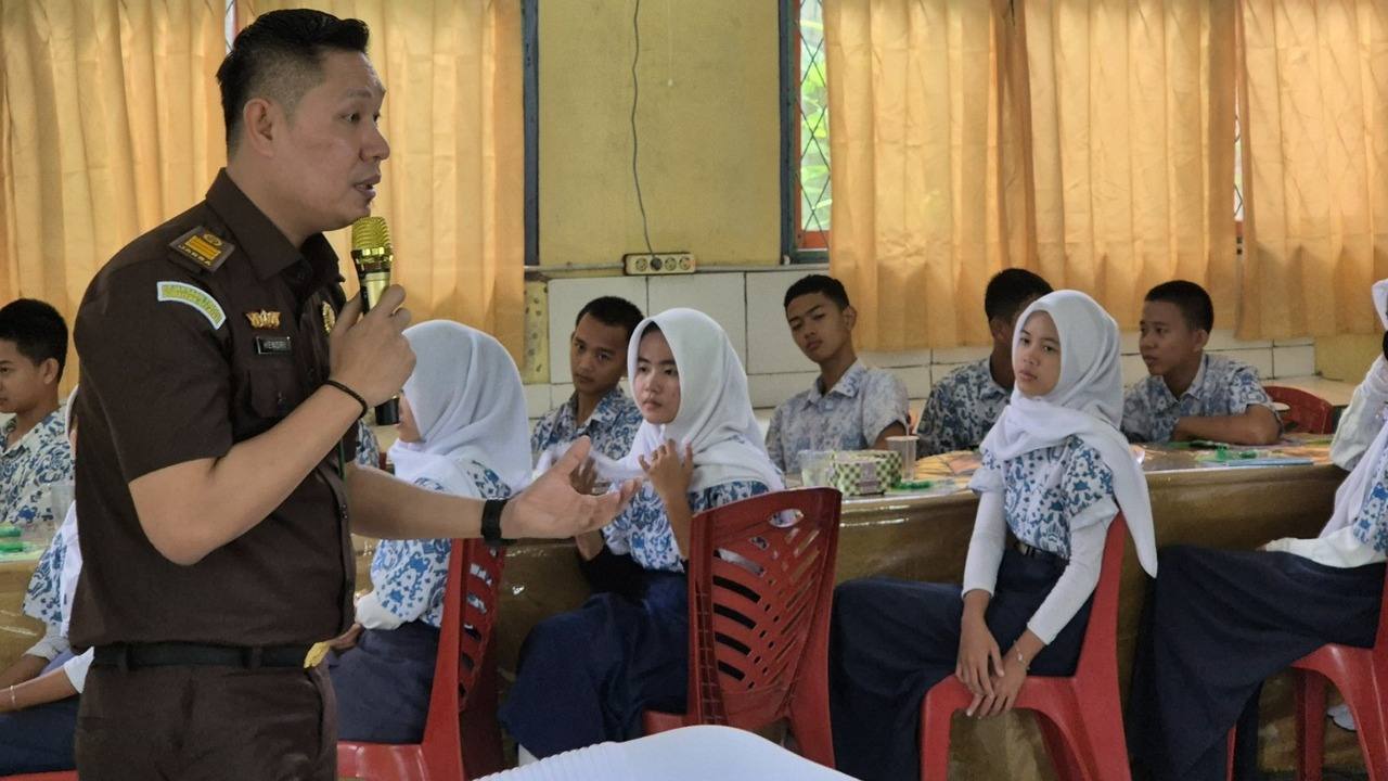 Kejari OKU Jalankan Program Jaksa Masuk Sekolah