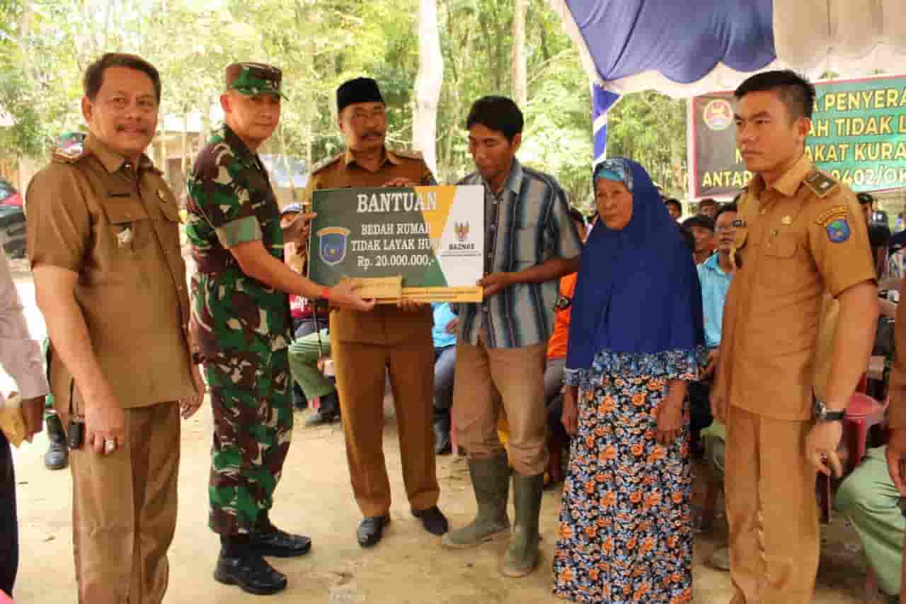 Kodim OKI Bersama Baznas Serahkan Bantuan Bedah Rumah di Lokasi TMMD