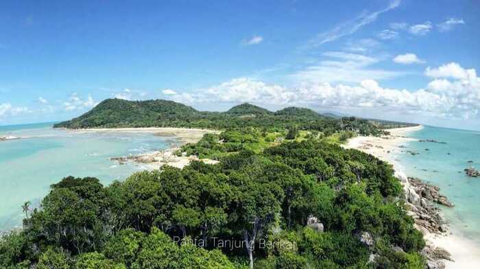 Pantai Tanjung Berikat ‘Surga’ di Ujung Pulau Bangka