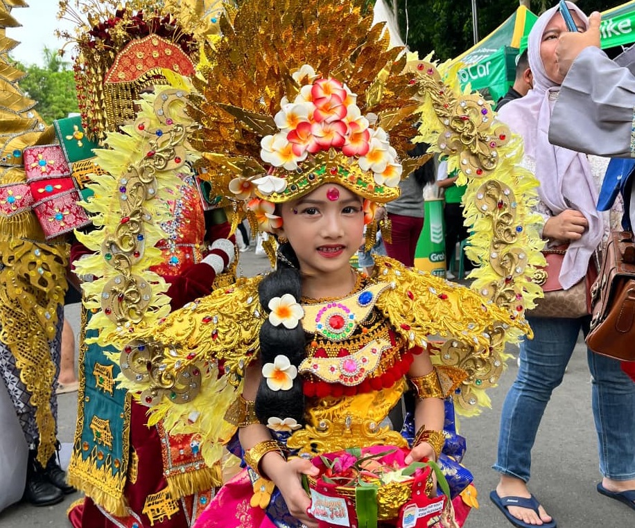 Pesona Yesha di Kambang Iwak Fest 2025, Gadis Cilik Palembang Raih Juara 3 Fashion Carnival