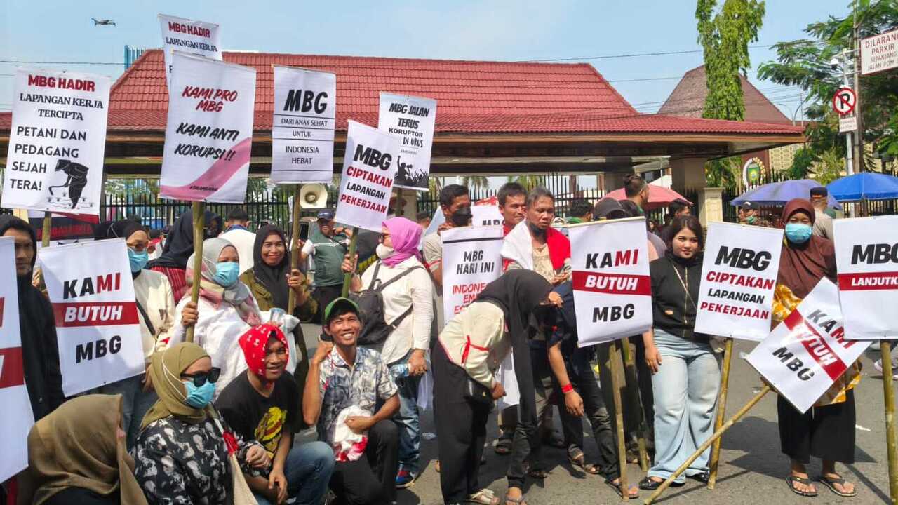 Ribuan Masyarakat Datangi DPRD Sumsel Dukung Program MBG