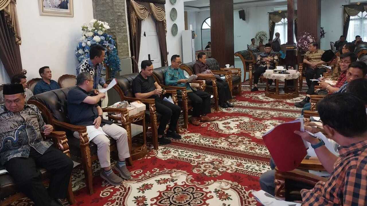 Gelar Rapat Terbatas, Bupati Minta Fungsi Pasar Dikembalikan