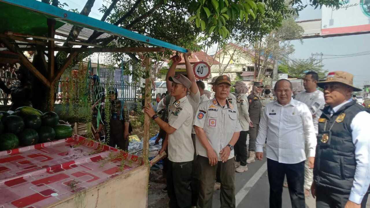 Tegakkan Perda, Lapak Pedagang Kaki Lima Dibongkar