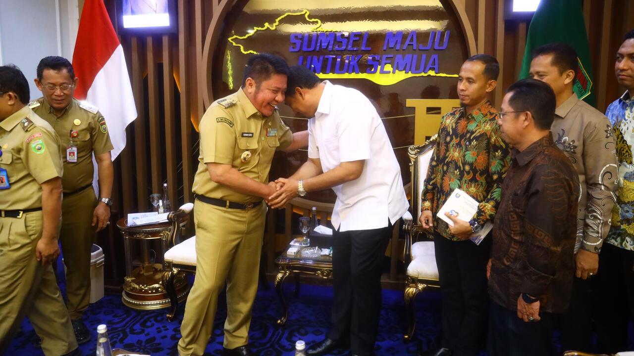 Gubernur Herman Deru Terima Audiensi Bupati OKU Selatan, Bahas HUT Daerah dan Perbaikan Infrastruktur Jalan