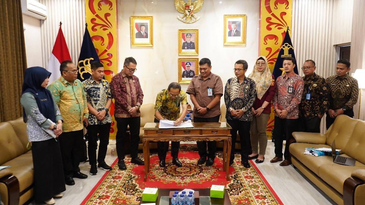 Kanwil Kemenkum Sumsel Sukses Harmonisasi 5 Perda/Perbup OKU Timur, Siap Dorong Pembangunan Daerah