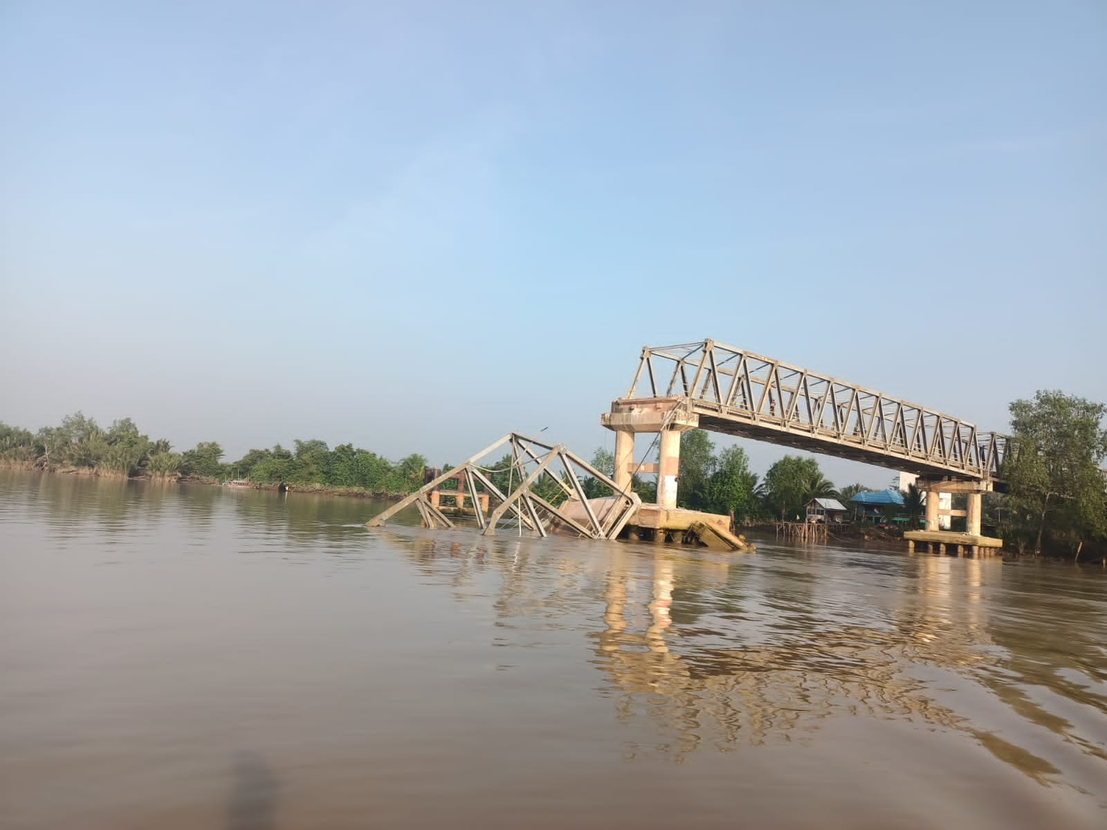 Jembatan P6 kecamatan Lalan Ambruk, Ini Nama Korban yang Hilang dan Luka