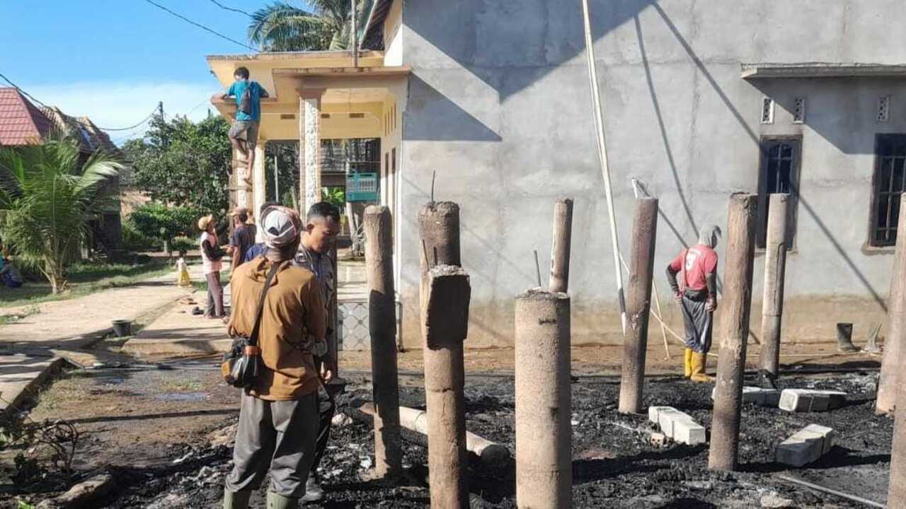 Rumah Panggung Petani di Lubuk Keliat Ludes Terbakar, Diduga Akibat Korsleting Listrik