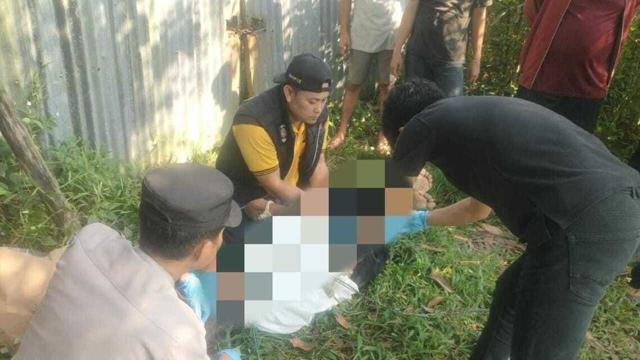 Warga Dusun II Desa Bakung Geger, Seorang Pria Ditemukan Tewas Gantung Diri di Pohon