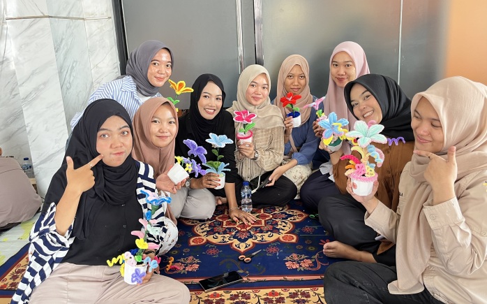 Kreativitas Jadi Modal Utama, PTBA Latih 30 Peserta Kembangkan Kerajinan Pipe Cleaner