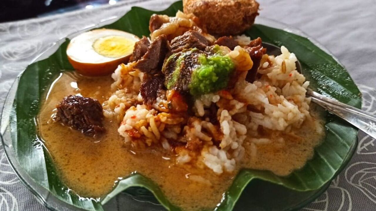 Nasi Gandul Khas Pati, Kuliner Tradisional yang Tetap Digemari Lintas Generasi