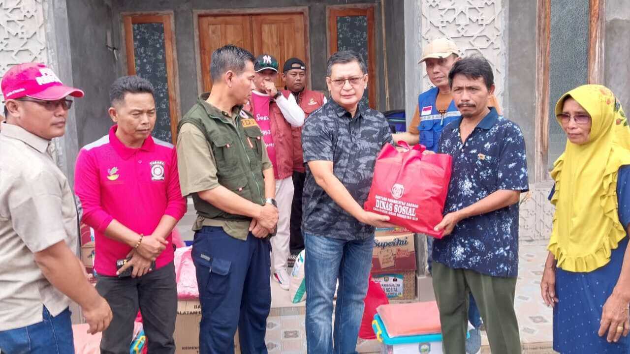 Pemkab OKU Berikan Bantuan Ke Korban Kebakaran di Desa Bunglai