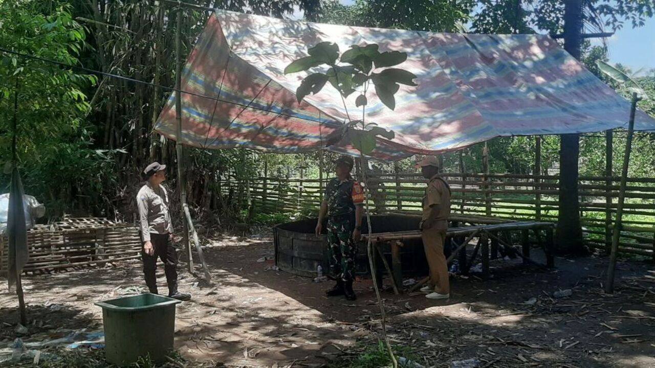 Bhabinkamtibmas Bersama Babinsa Tertibkan Arena Judi Sabung Ayam 